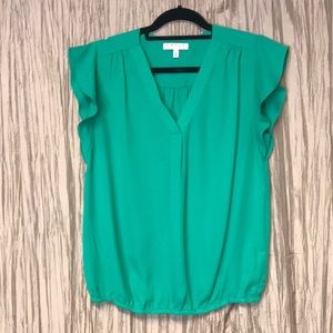 Woman’s v neck blouse with gathered waist cap sleeves (Sum226)